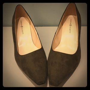Karen Scott Loden green pumps